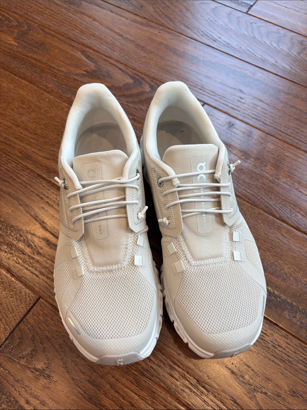 On Running Woman’s Cloud 6 Off-White
